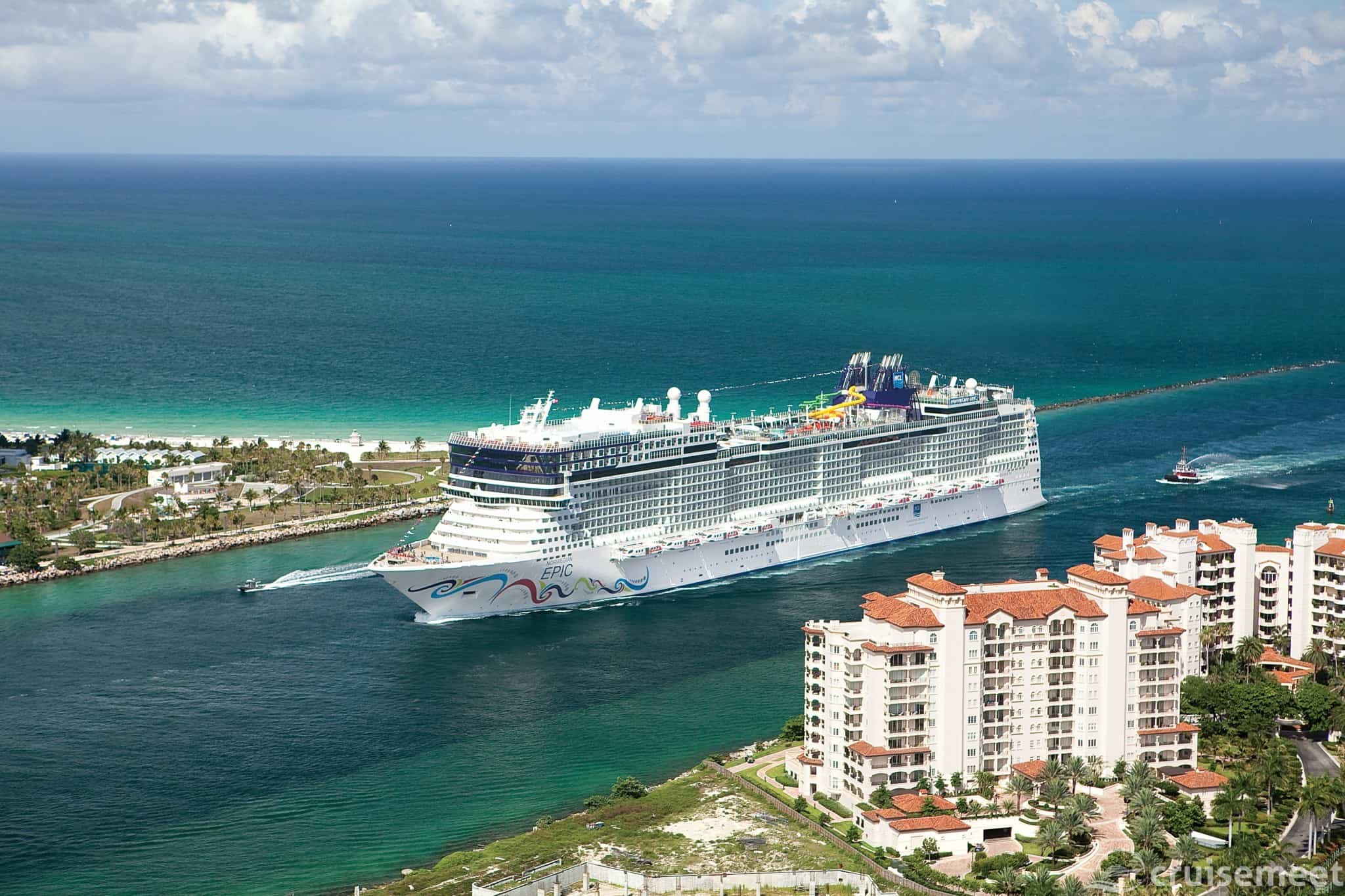 Norwegian Cruise Line - Norwegian EPIC approaching Miami